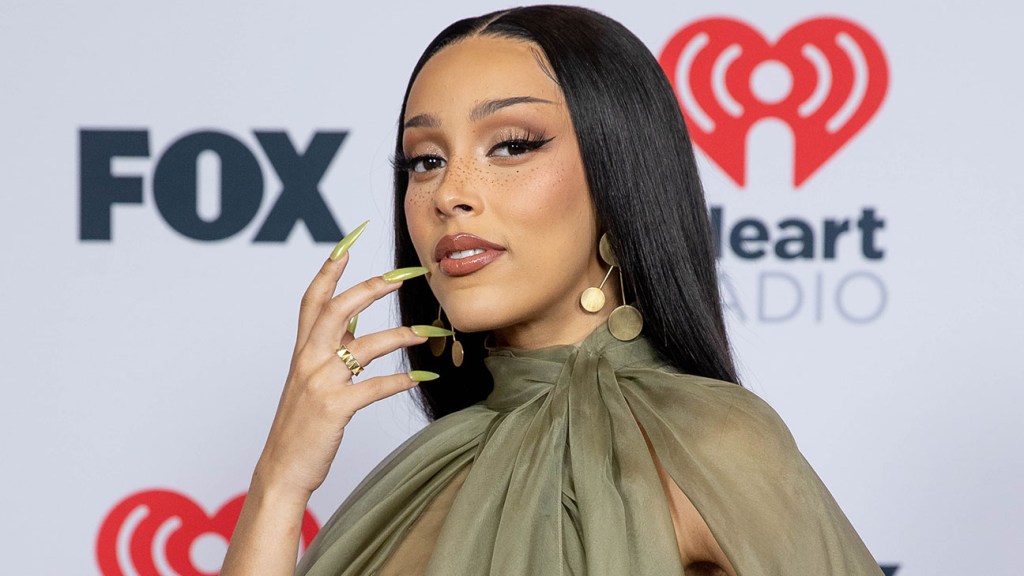 Rapper Doja Cat Tells Parents to Leave Their Kids at Home During Her ...