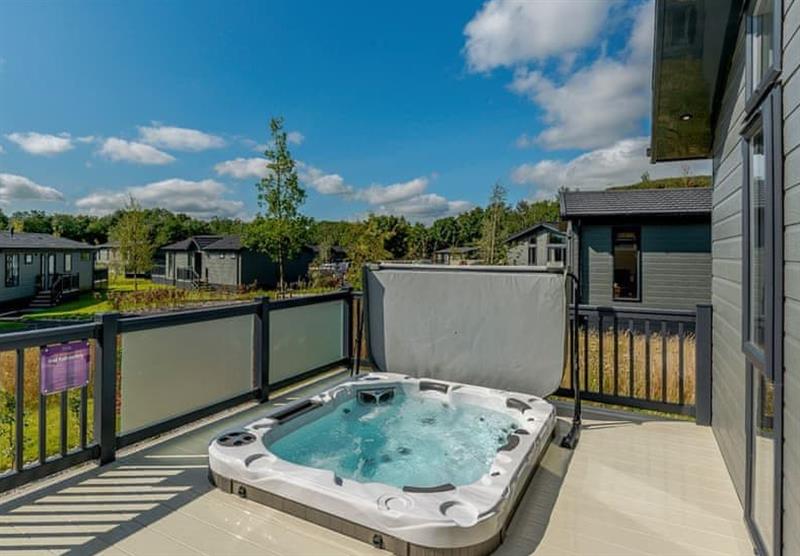 Hot tub in the Ettington Lodge Premier at Stratford Upon Avon Lodge Retreat in Snitterfield, Stratford Upon Avon