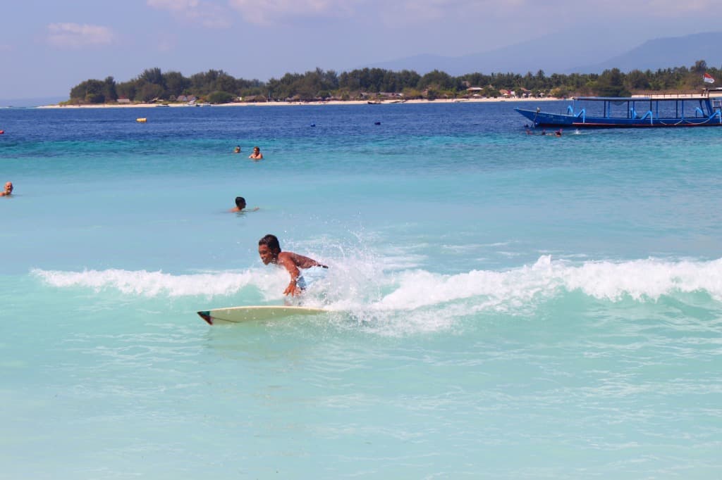 LEARN HOW TO SURF, Bali