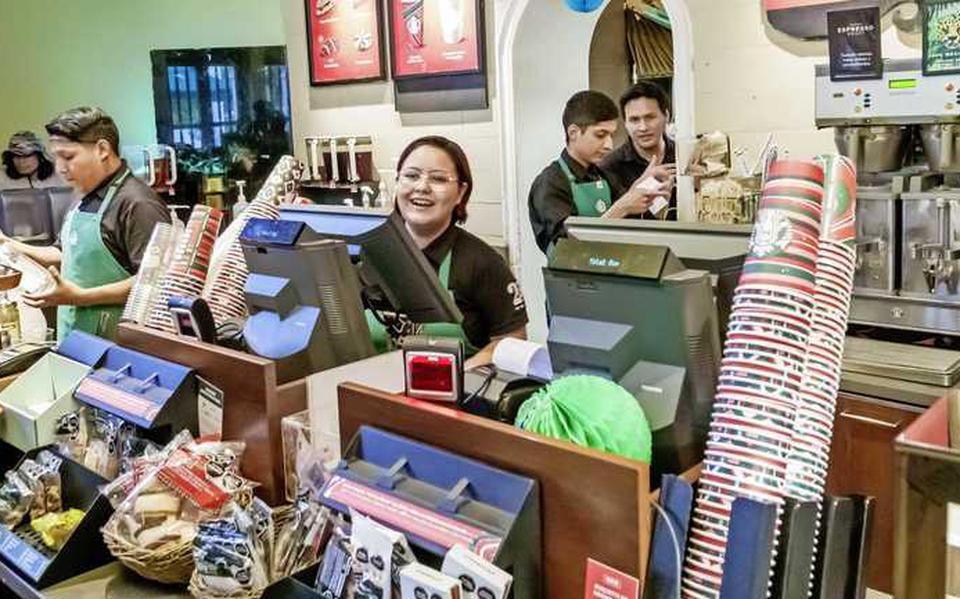 Starbucks waarschuwt kantoorpersoneel dat ze ontslagen kunnen worden als ze niet drie dagen per week op kantoor werken.