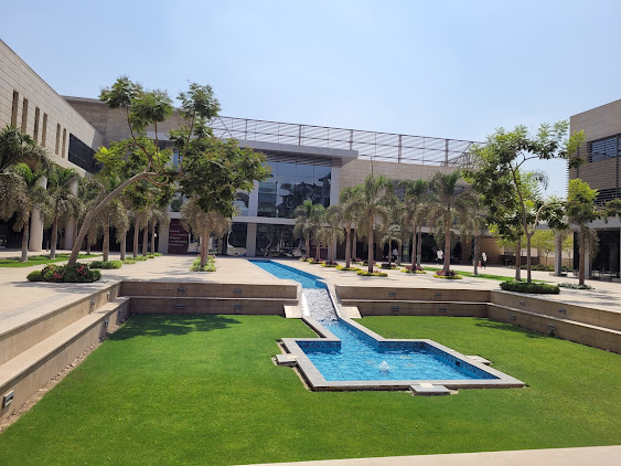 New Giza University - school image