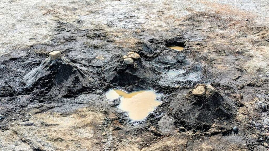 Laugvartn-Bread-cooking-in-ground-mounds