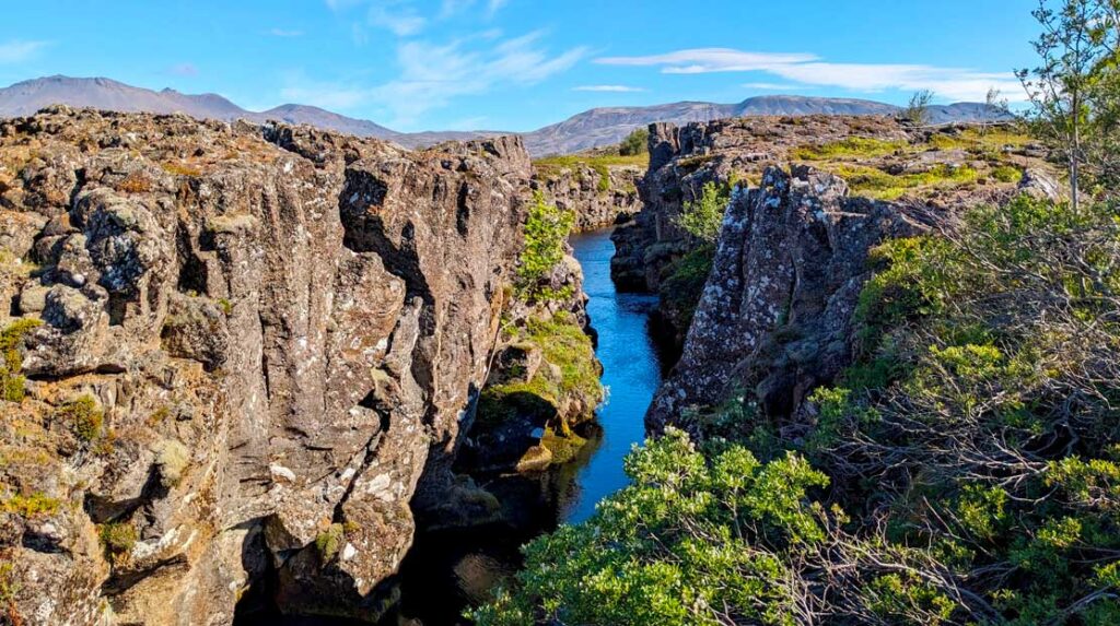 frissur-in-thingvellir-nationa-park-Iceland-golden-circle-main-stop