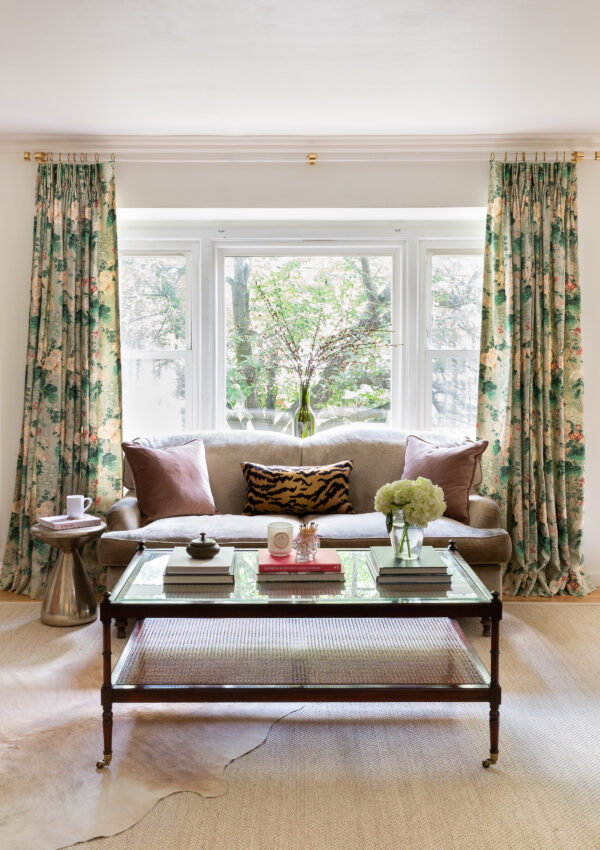 traditional-modern-living-room-lucite-curtain-rod-lee-jofa-drapes