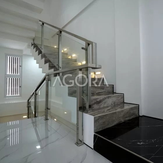 Railing Kaca dengan Frame Stainless Steel