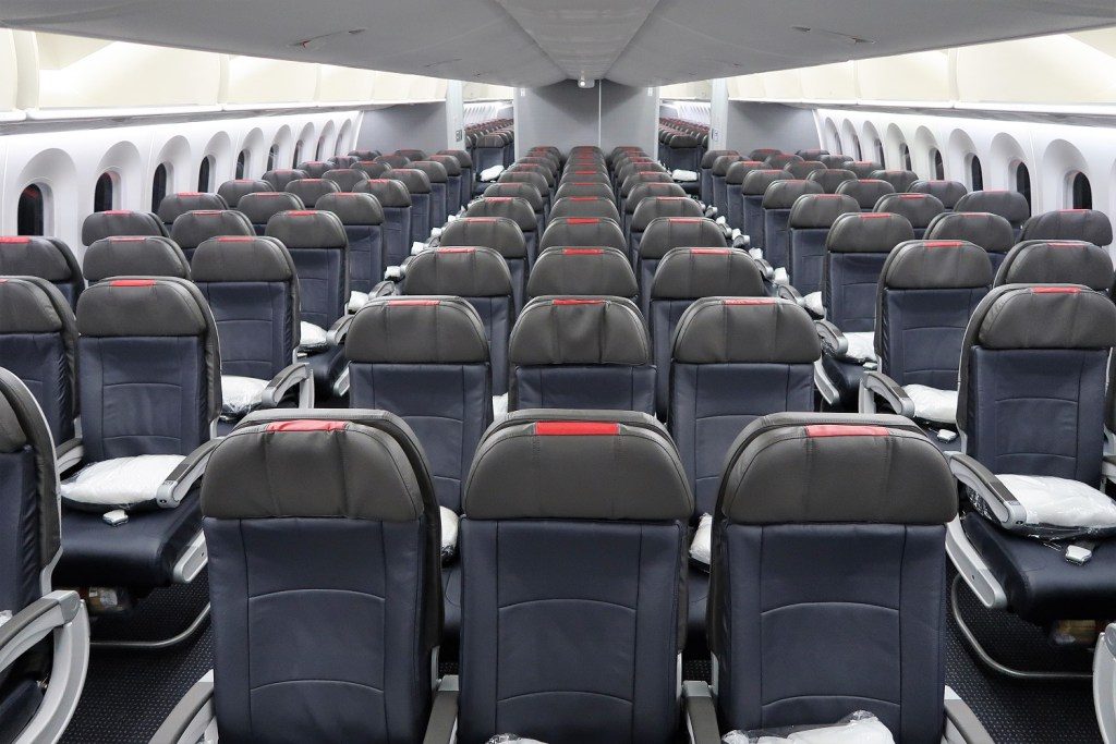 American Airlines 787-9 (789) Dreamliner Main Cabin view