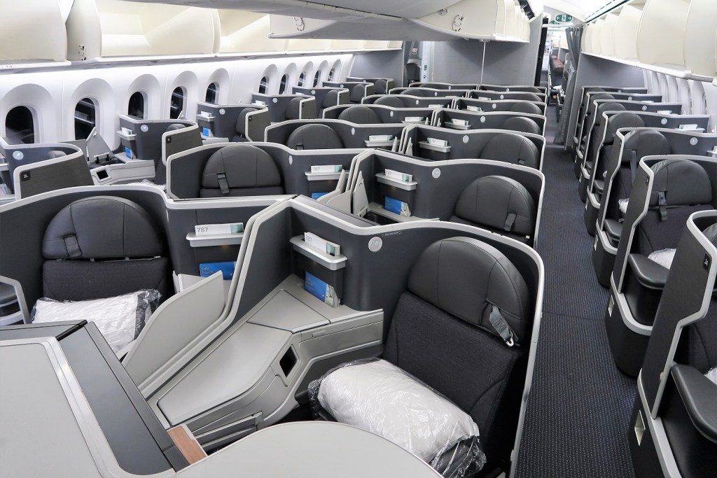 American Airlines 787-9 (789) Dreamliner business class cabin