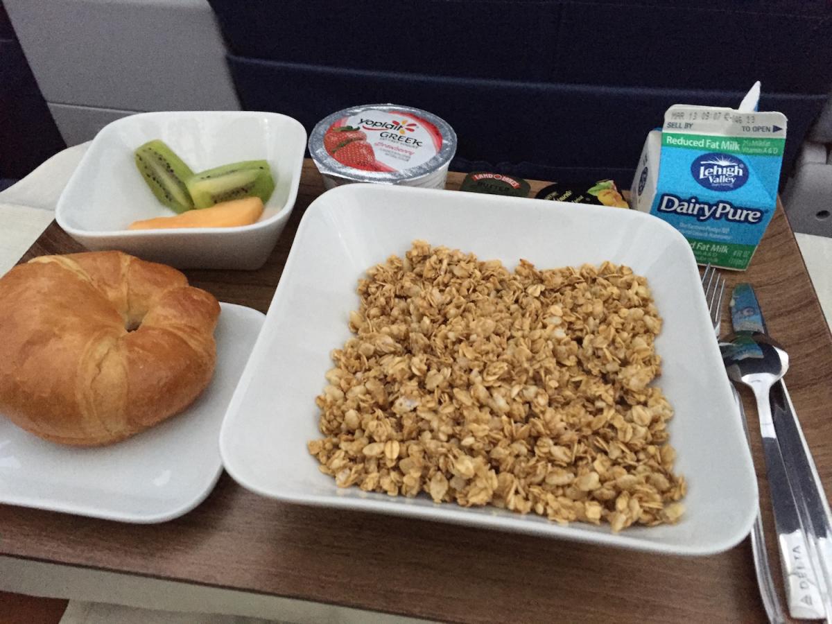 Delta Air Lines Airbus A320-200 Inflight Breakfast Menu Services