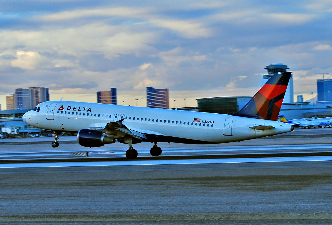 Delta Air Lines Airbus A320-211 N322US Las Vegas - McCarran International (LAS : KLAS) USA - Nevada