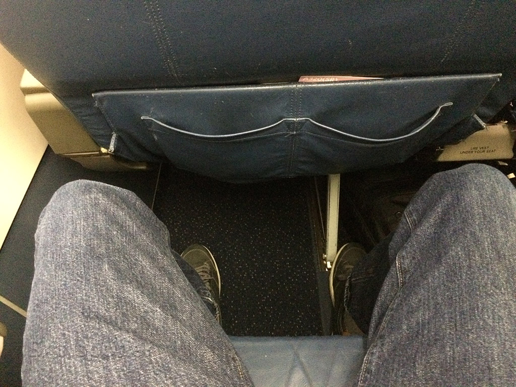 Delta Airlines Airbus A320-200 first class seat pitch legroom San Diego to Minneapolis