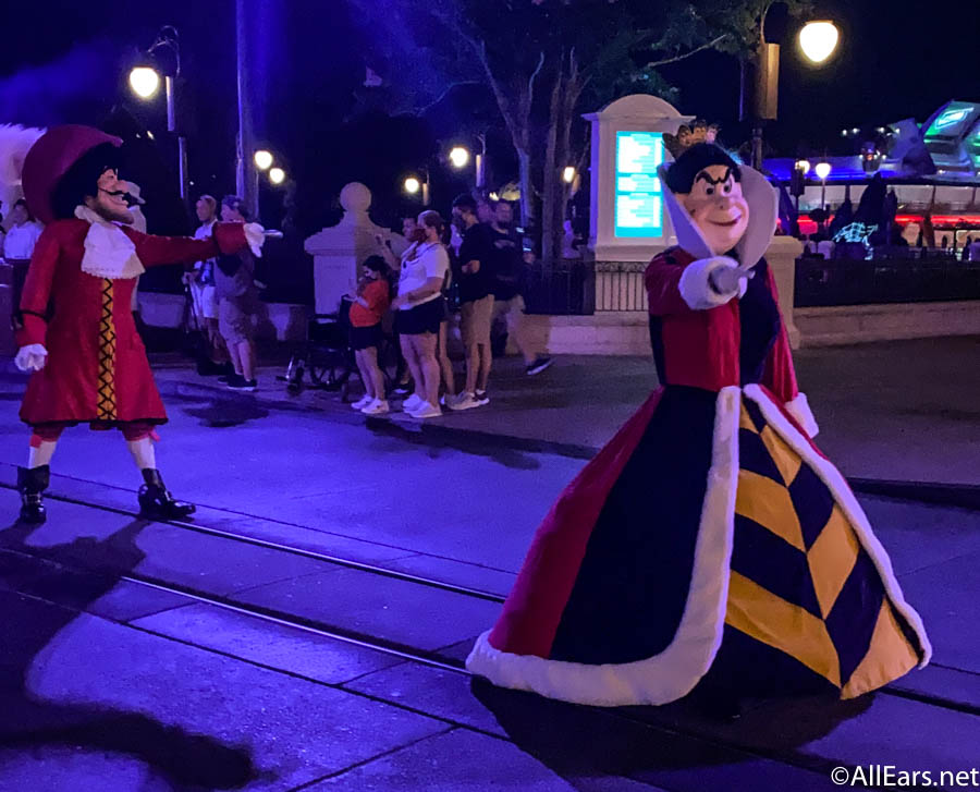 Queen Of Hearts Disney Villain Halloween Cavalcade After Hours Boo Bash Magic Kingdom 2 Allears Net