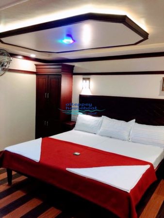 4 bedroom houseboat alleppey