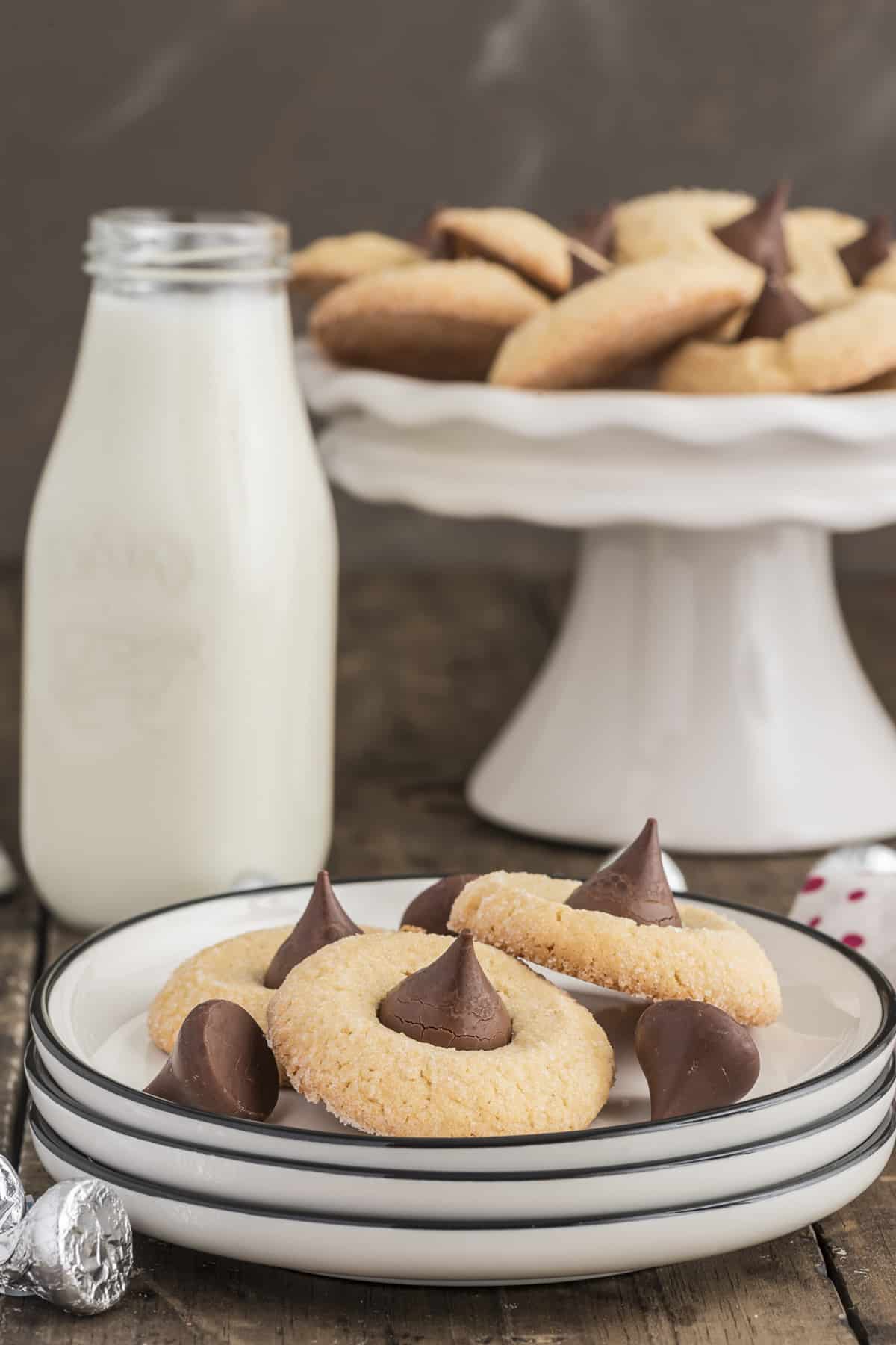 Cookies on a plate and some on a cake plate.