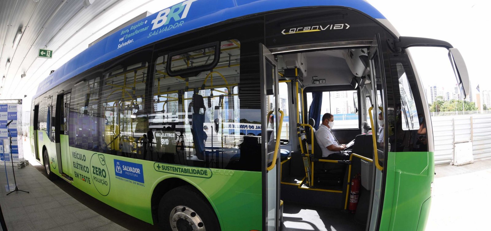 BRT começa a circular em Salvador