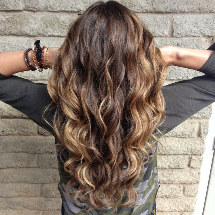 superbe-balayage-pour-brune-balayage-cheveux-courts-jolie