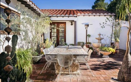 table et chaises metale salle à manger orientale plantes provençales et autres accents exotiques