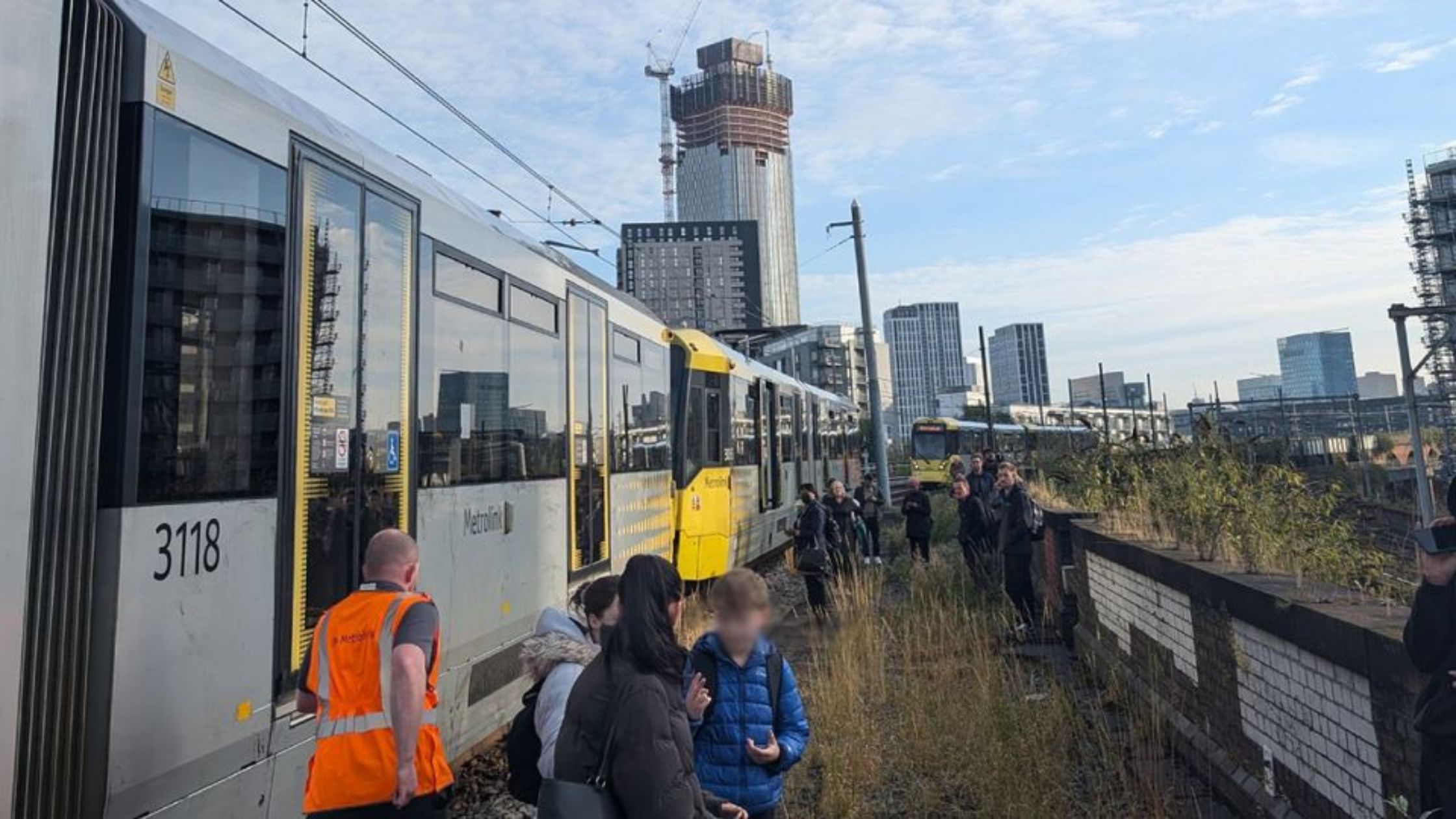 manchester-tram-derails-near-city-centre-causing-commuter-chaos