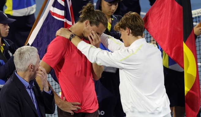 Jannik Sinner a câştigat Australian Open. Victorie în 3 seturi cu Alexander Zverev. Neamţul a izbucnit în lacrimi