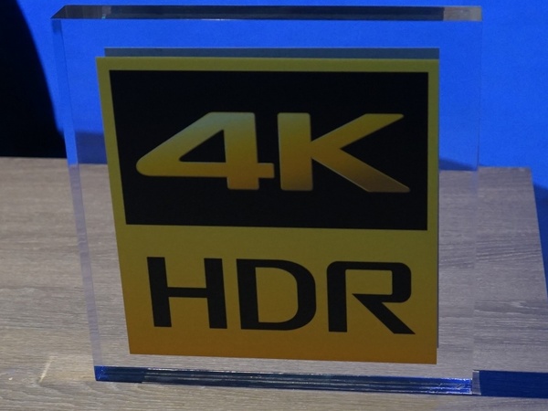 Ascii Jp 独自の4k Hdrロゴも ソニーが薄型4kテレビや超短焦点プロジェクターを投入