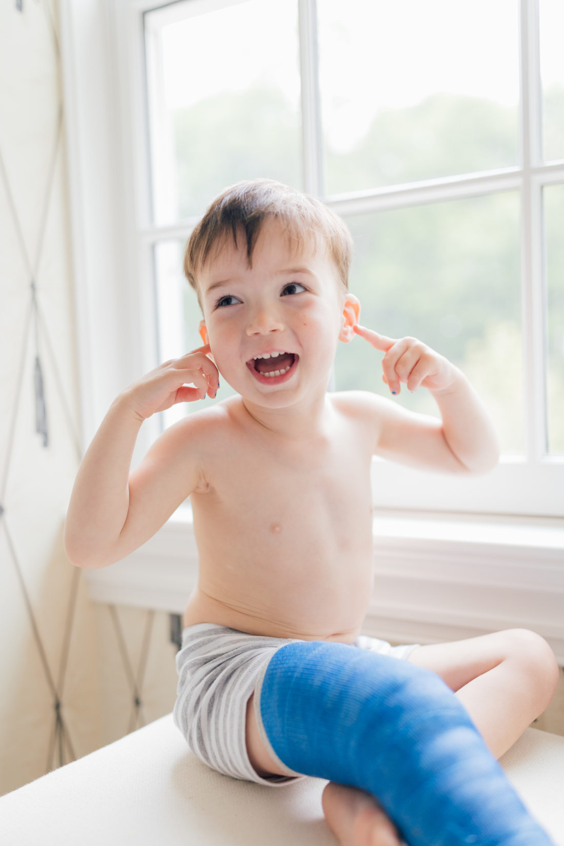 Eva Amurri Martino's son major goofs around in a leg cast