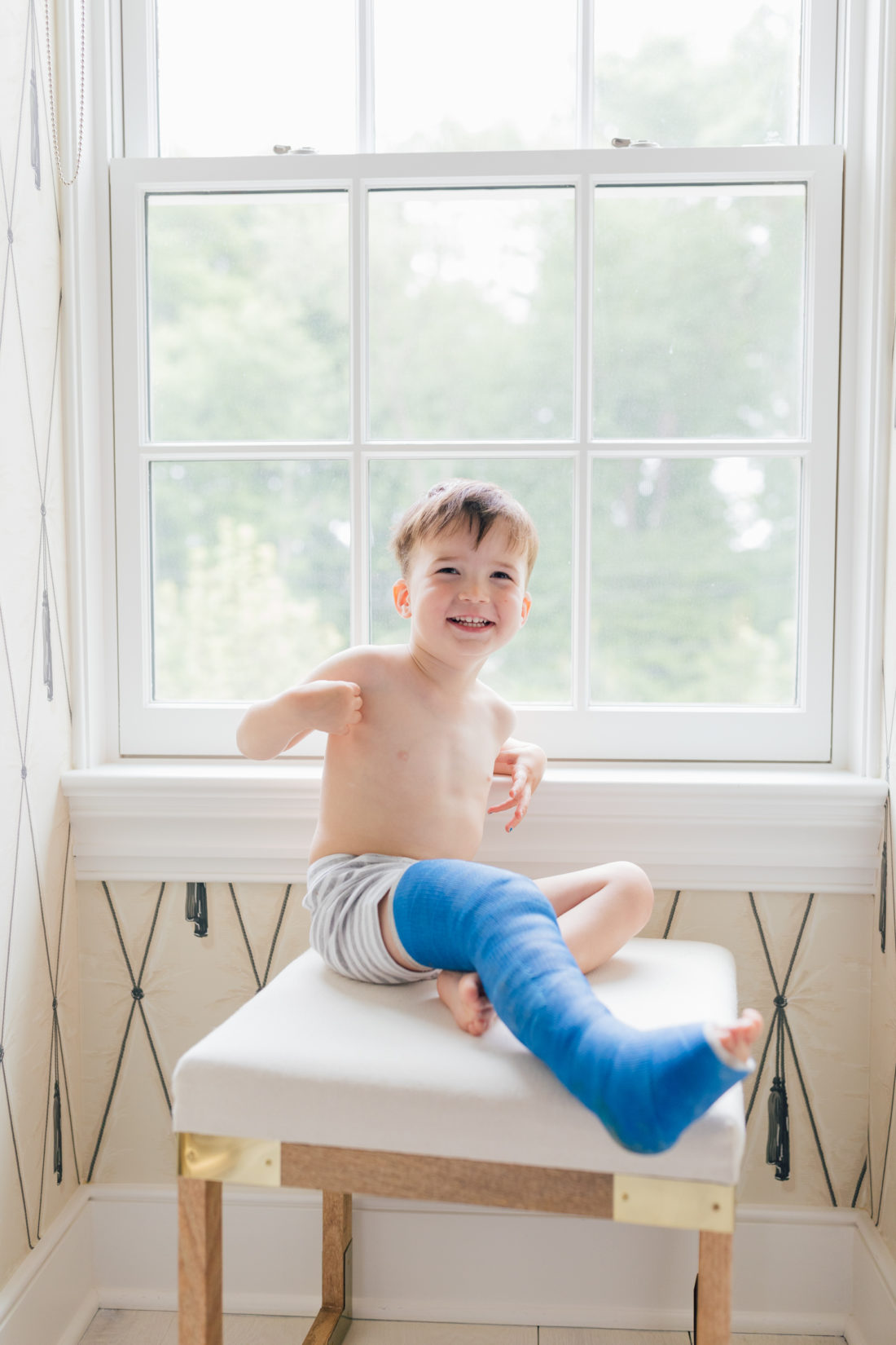 Eva Amurri Martino's son major goofs around in a leg cast