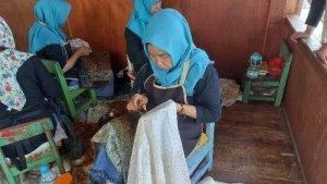 Proses-produksi-Batik-Siger-by-Una-n.jpg