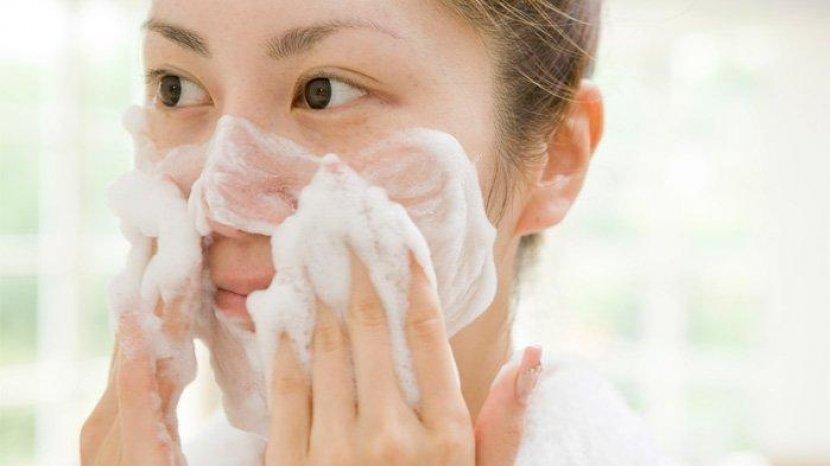 30 Daftar Face Wash untuk Kulit Berjerawat Kualitas Terbaik yang Aman dan BPOM