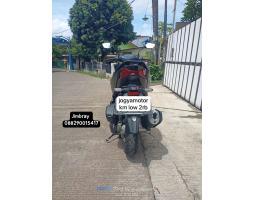 Dijual Sepeda Motor Honda Vario 160 CBS Grande, Warna Hitam, Tahun 2024, Kilometer Rendah, Pajak On, Pamulang - Tangerang Selatan