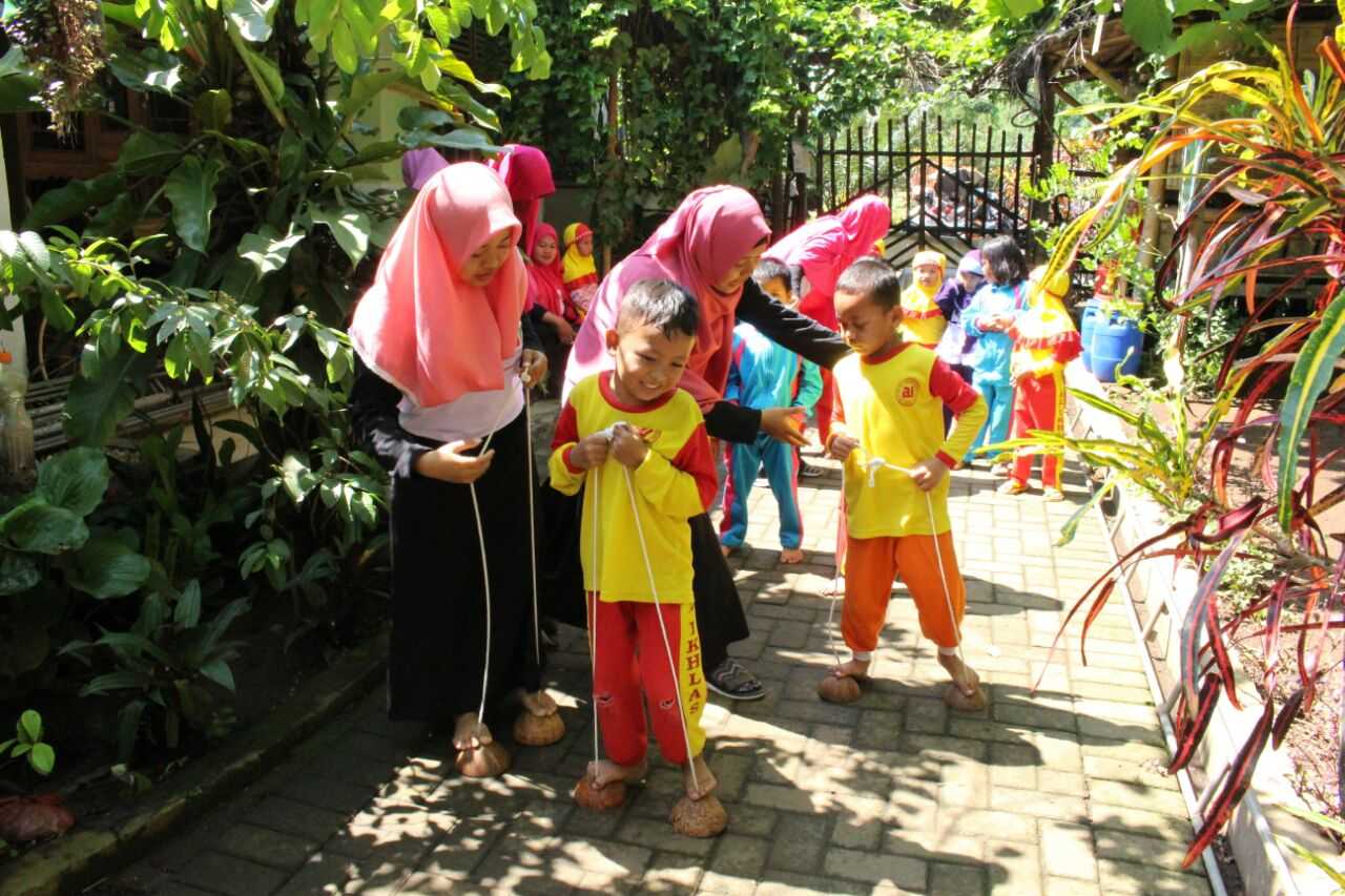 Permainan Tradisional Yang Mengandung 6 Aspek Perkembangan – Mutakhir - Manfaat Permainan Tradisional Dalam Membentuk Karakter Anak