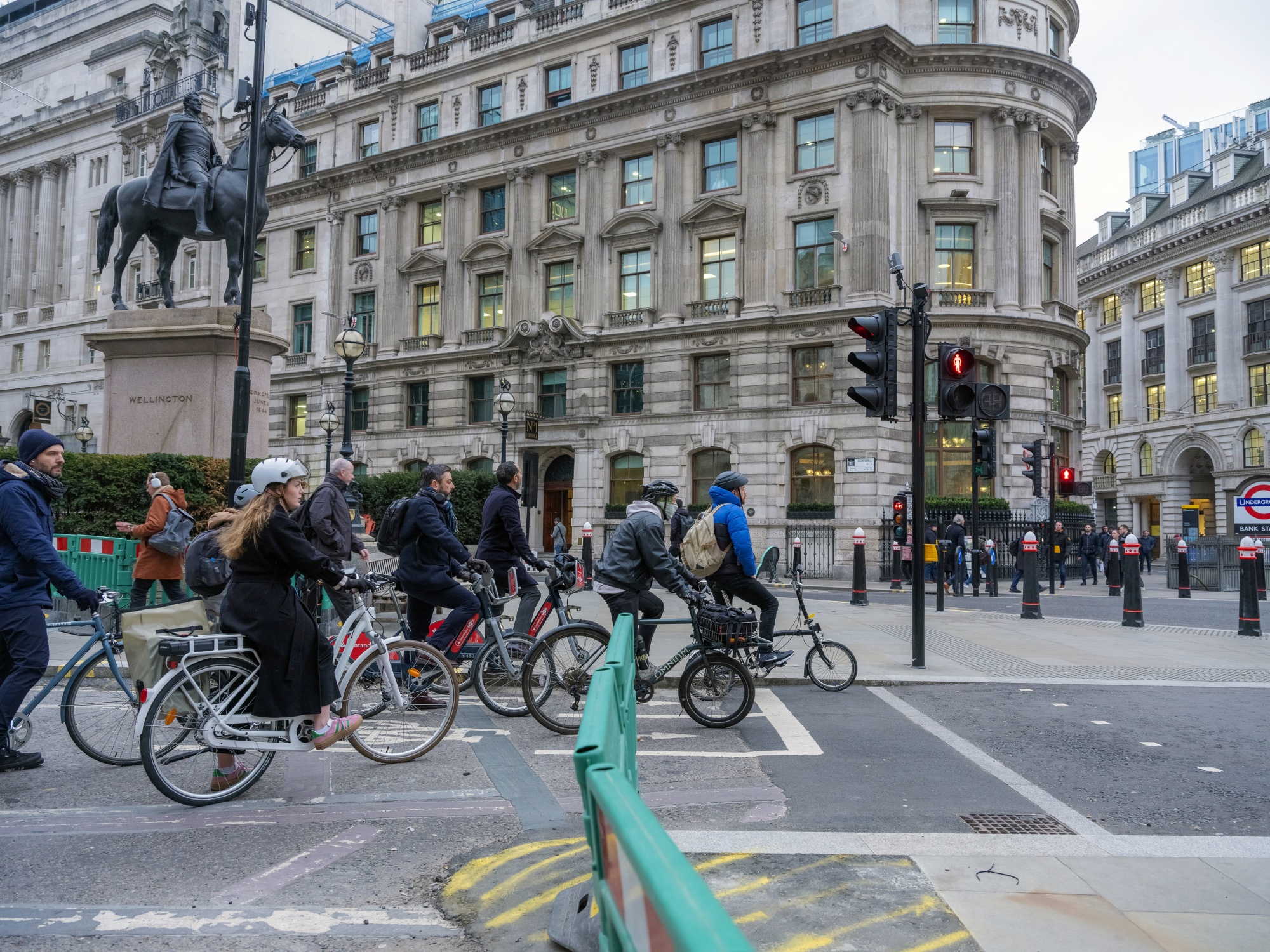 London Cycling Boom at Risk in Fight Over ULEZ, LTNs, Road Charging ...