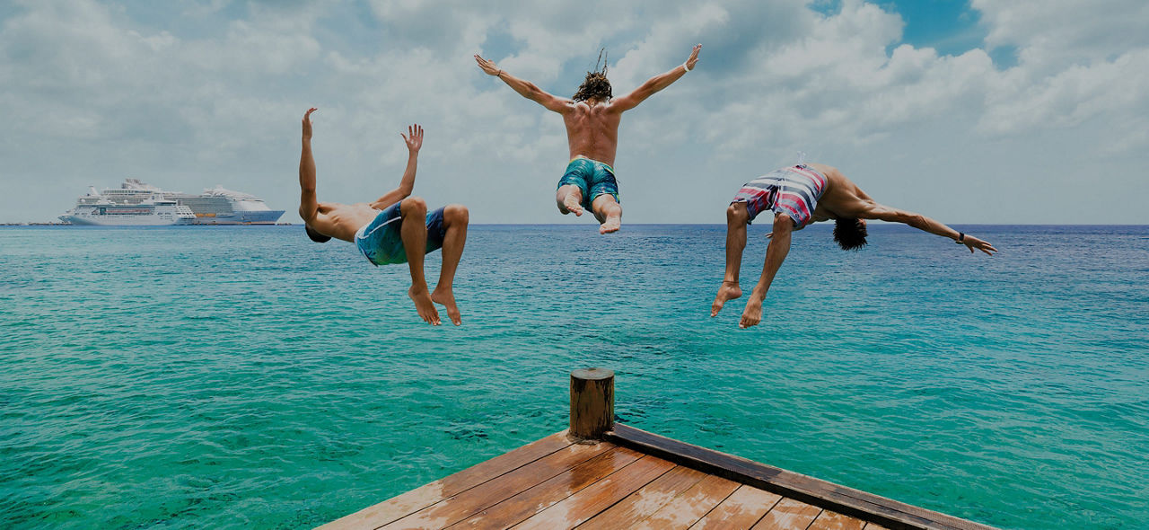 Weekend Cruise Getaway Friends Jumping Dock