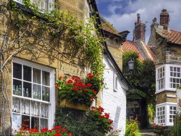 Charming house in the village of Robin Hood’s Bay (United Kingdom) online puzzle