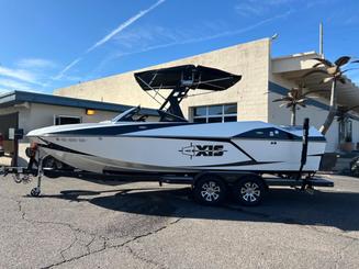 Learn to wake surf / while in Las Vegas 