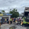 Truk yang mengangkut paket JNE ludes terbakar di gudang yang terletak di Jalan Soekarno-Hatta, Kecamatan Panyi