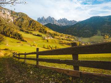 idyllic mountain scenery in the Dolomites online puzzle