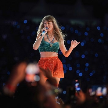 Taylor Swift Should Endorse Kamala Harris, Says Sen. Elizabeth Warren