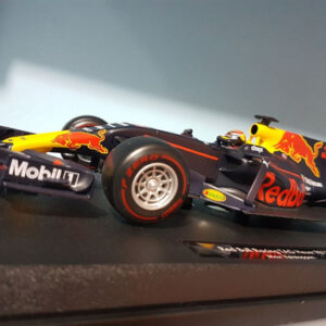 Review picture from customer of Renault Red Bull Racing TAG Heuer RB13 Formula 1 #33 Max Verstappen 1/18 Diecast Model Car by Bburago