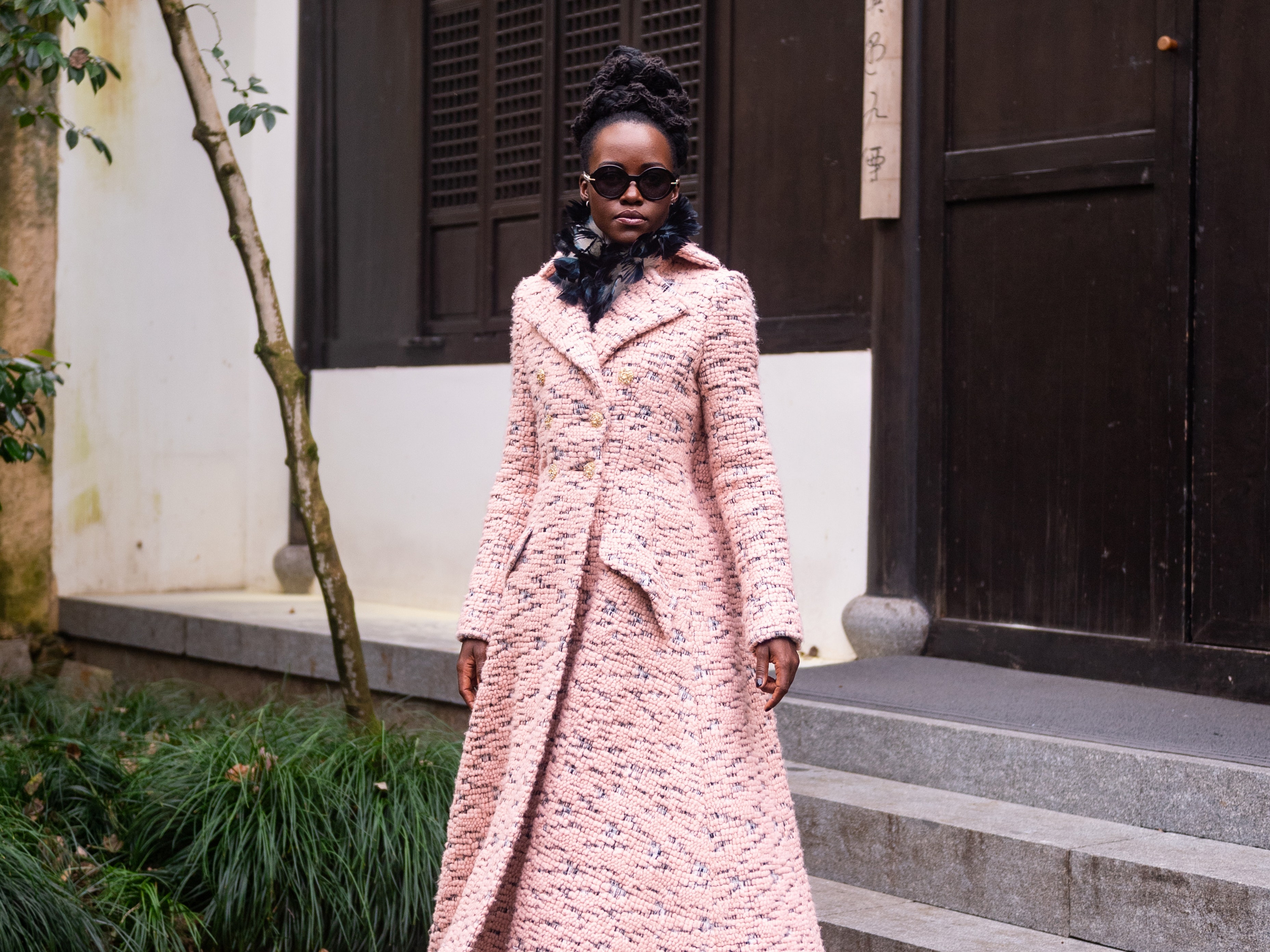 Lupita Nyong’o Bundled Up&-in Couture&-For Chanel’s Hangzhou Show