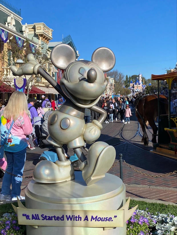 mickey-statue.jpg 