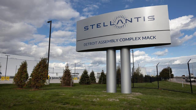 stellantis-mack-plant.jpg 