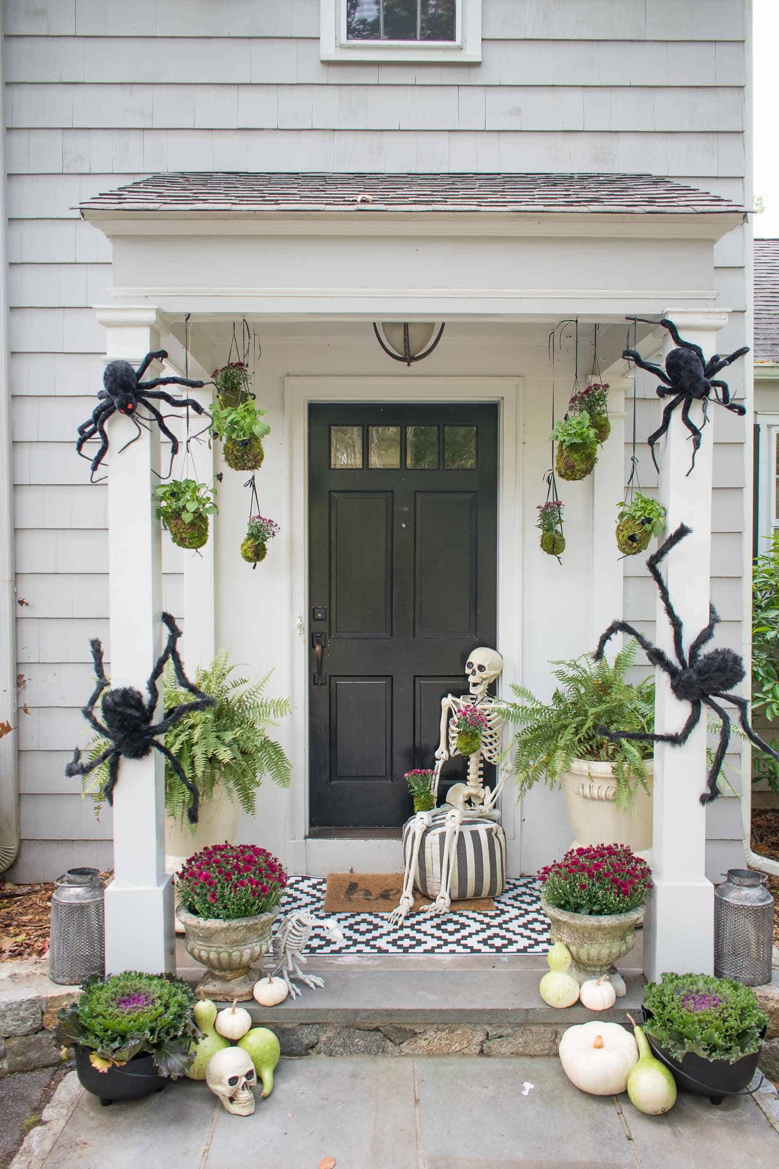 Transform Your Front Porch With These Halloween Decor Ideas For 2024 ...