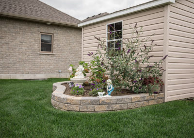 Raised flower bed with Navascape wallstone