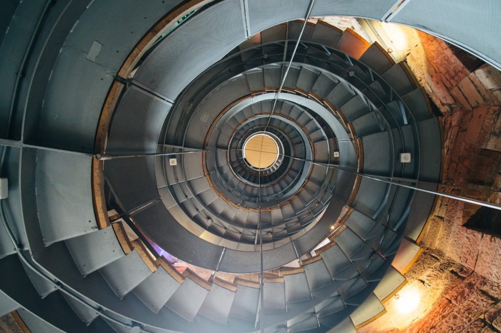 En 2018 Glasgow fête Mackintosh / aufildeslieux.fr / Escalier hélicoïdal Lighthouse