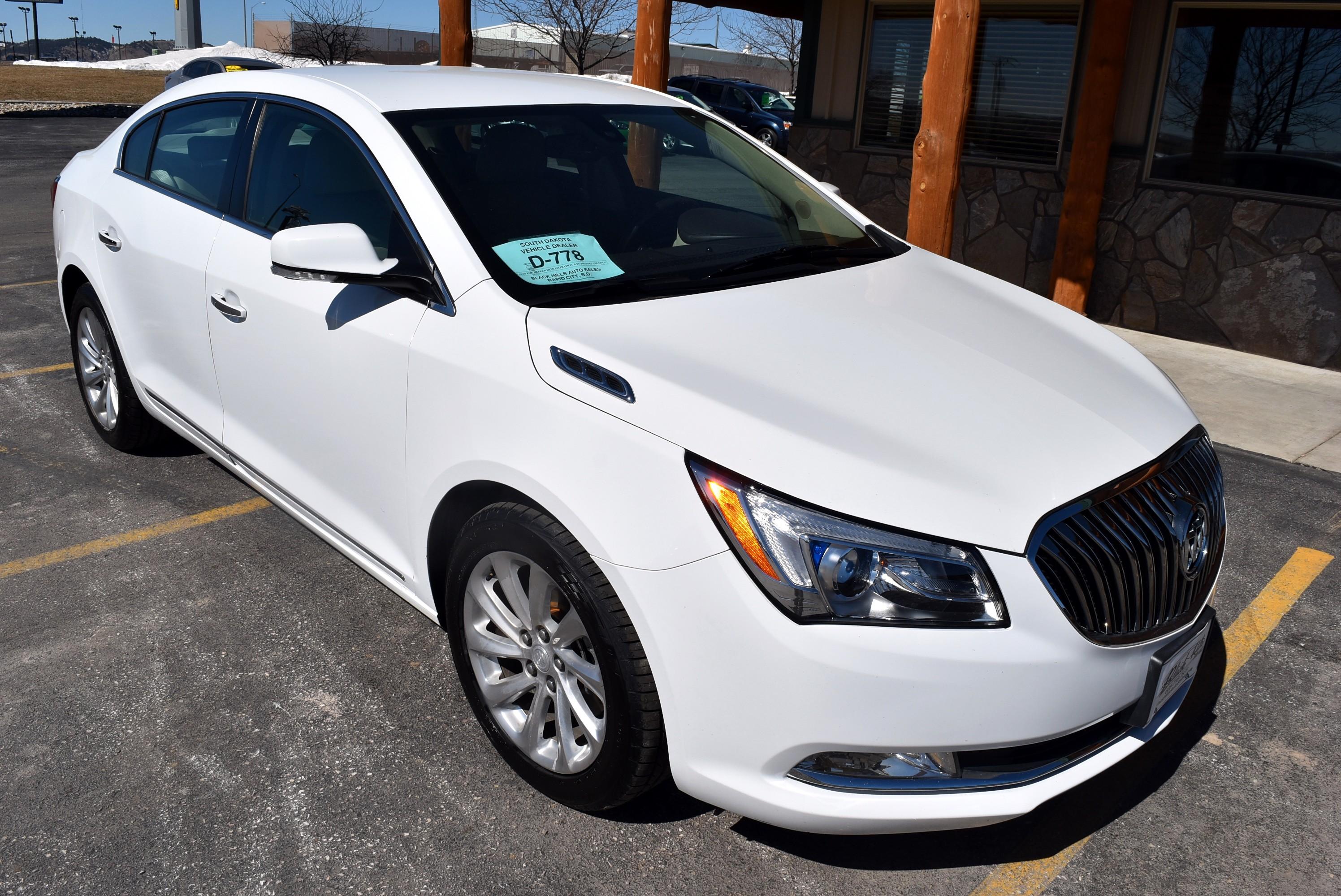 Buick LaCrosse sedan photo