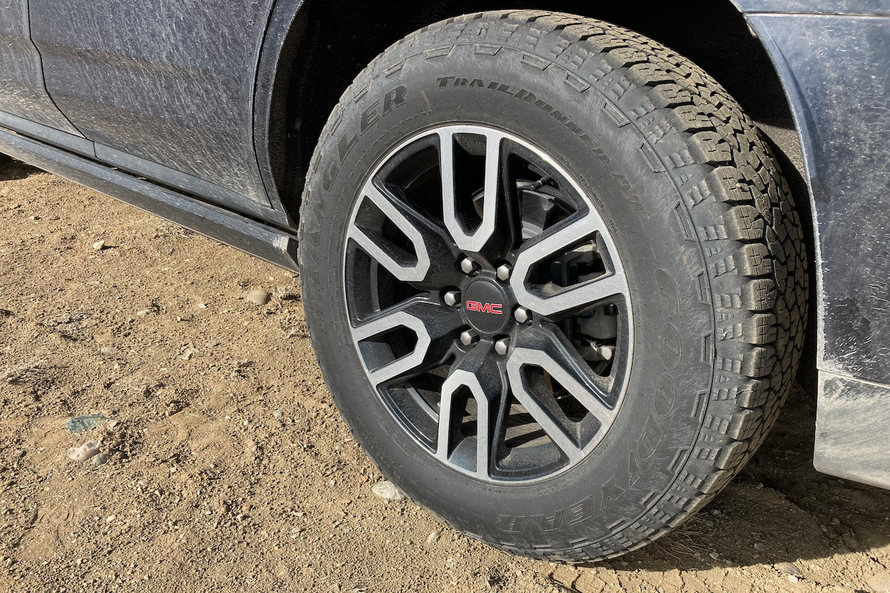 2021 GMC Yukon AT4 wheels and tires