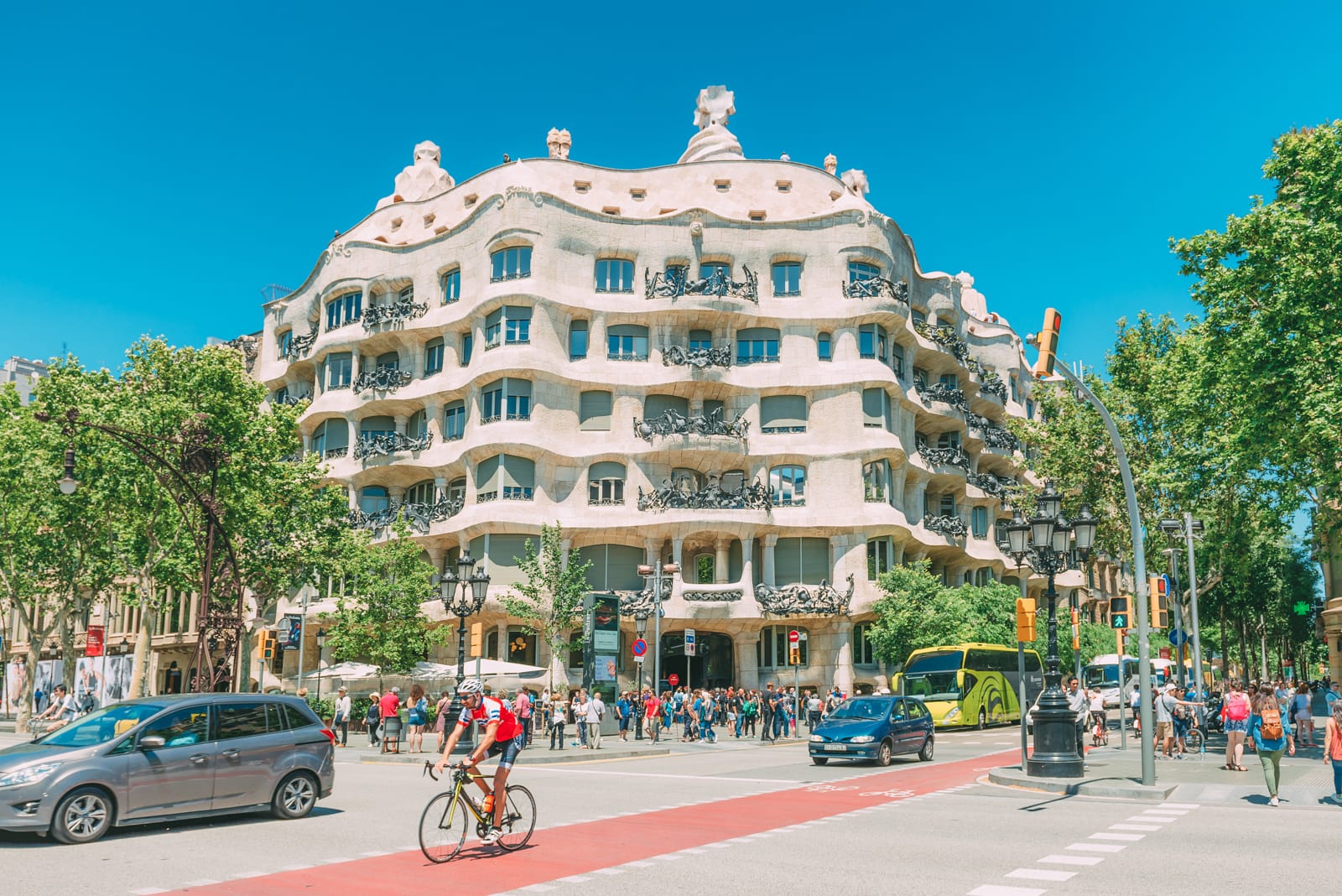 25 Best Things To Do In Barcelona, Spain (10)