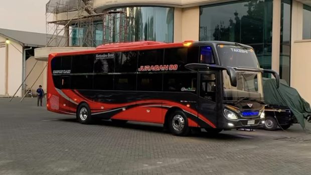 Sleeper bus baru PO Juragan 99 meluncur dari garasi Morodadi Prima