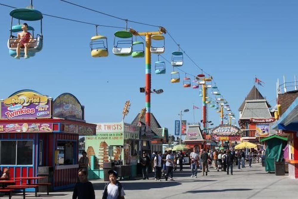 The cable car along the beach