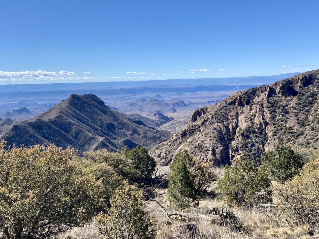 Chisos Mountains // This guide include the best hikes in Big Bend