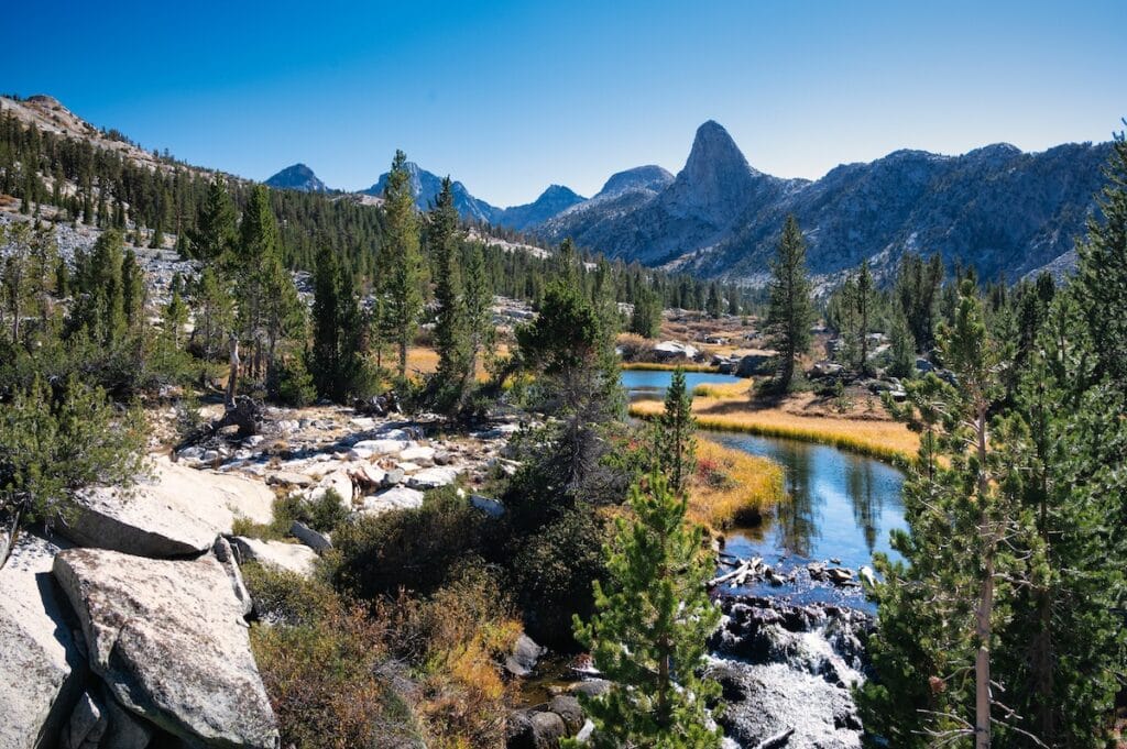 A view of the mountains and a river on the Rae Lakes Loop Trail in Kings Canyon National Park